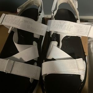 Dr. Martens KIMBER LOGO WEBBING STRAP SANDALS White US 6 Worn twice